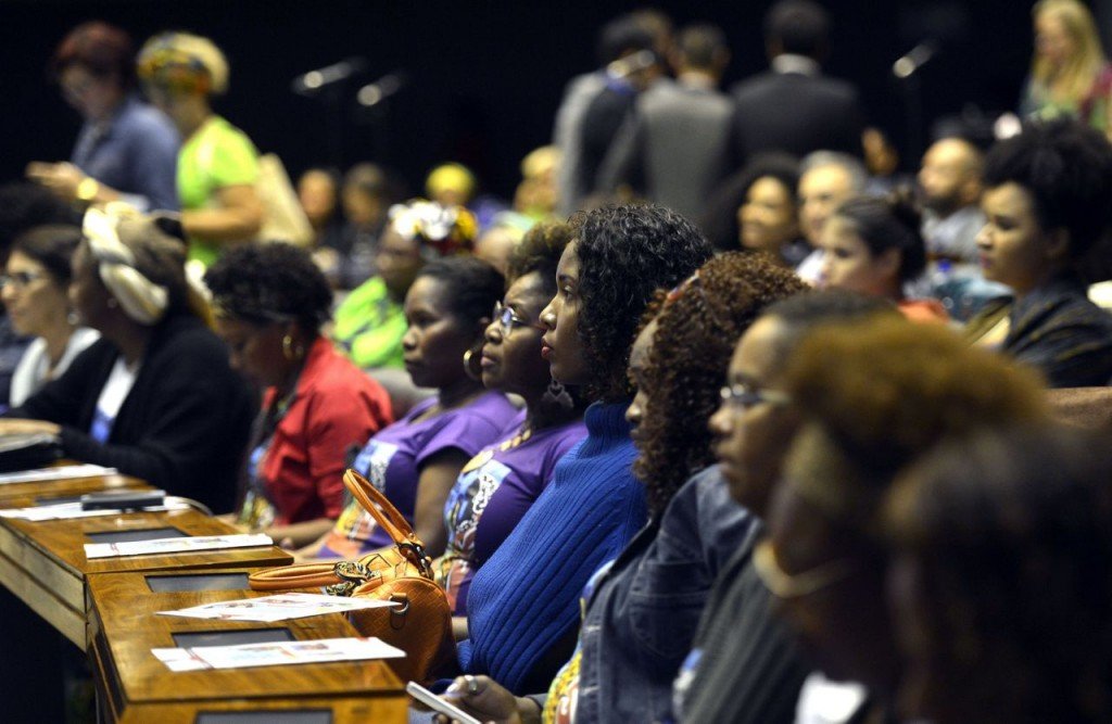 Debate sobre realidade das mulheres negras brasileiras na Câmara em 2015 (Foto: Foto: Antonio Cruz/Agência Brasil)